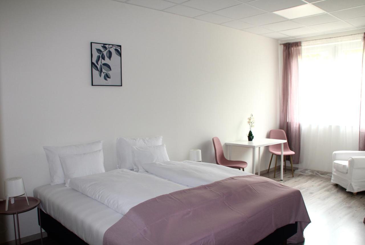 Vecsesi Rendezvenykoezpont Es Panzio Bed & Breakfast Dış mekan fotoğraf