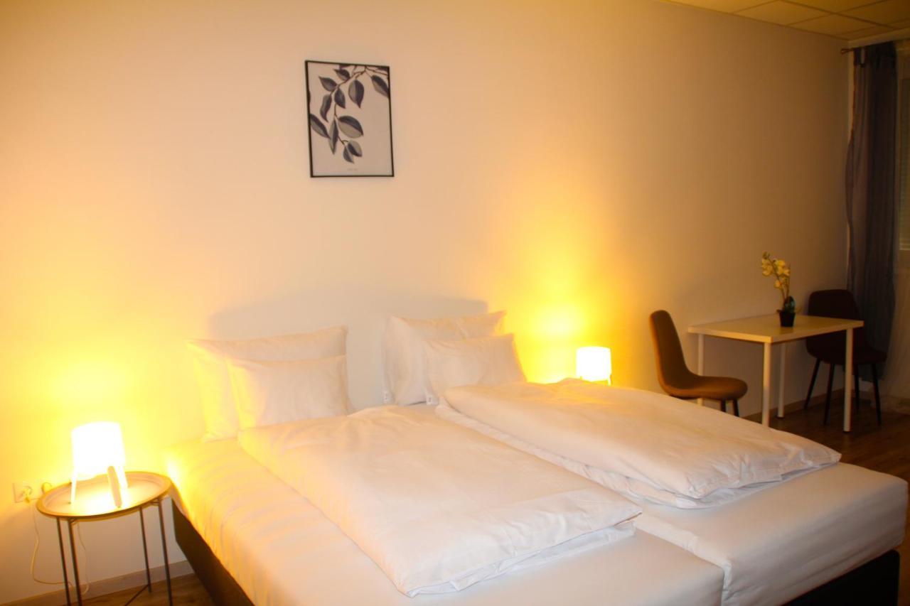 Vecsesi Rendezvenykoezpont Es Panzio Bed & Breakfast Dış mekan fotoğraf