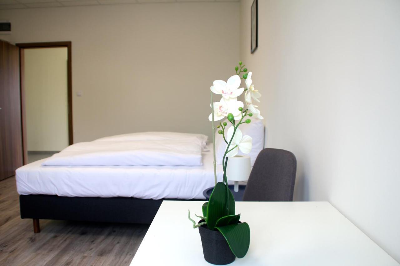 Vecsesi Rendezvenykoezpont Es Panzio Bed & Breakfast Dış mekan fotoğraf