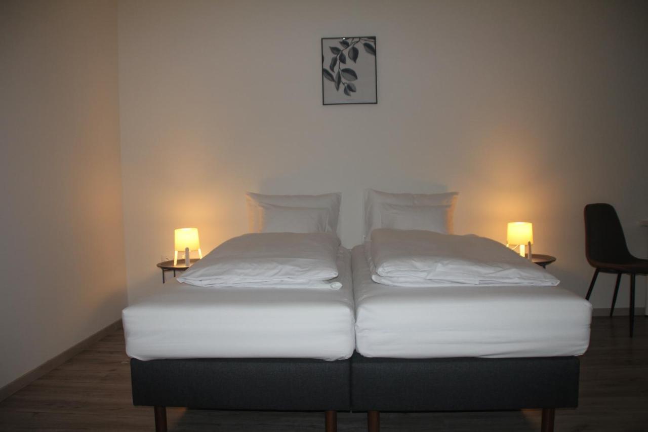 Vecsesi Rendezvenykoezpont Es Panzio Bed & Breakfast Dış mekan fotoğraf