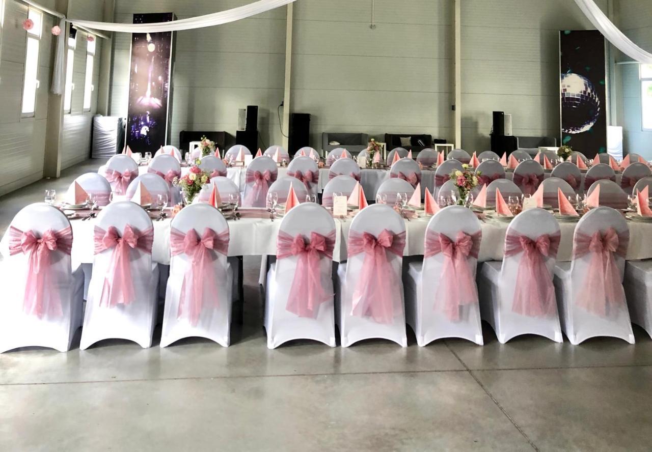 Vecsesi Rendezvenykoezpont Es Panzio Bed & Breakfast Dış mekan fotoğraf