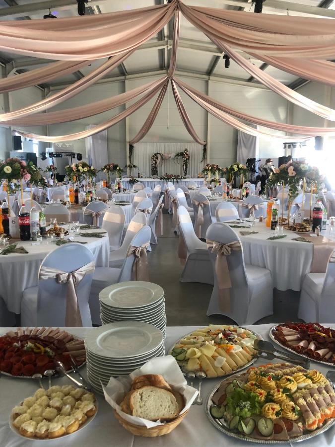 Vecsesi Rendezvenykoezpont Es Panzio Bed & Breakfast Dış mekan fotoğraf