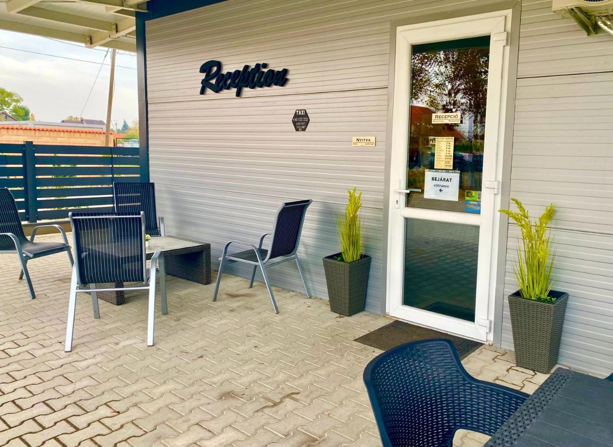 Vecsesi Rendezvenykoezpont Es Panzio Bed & Breakfast Dış mekan fotoğraf