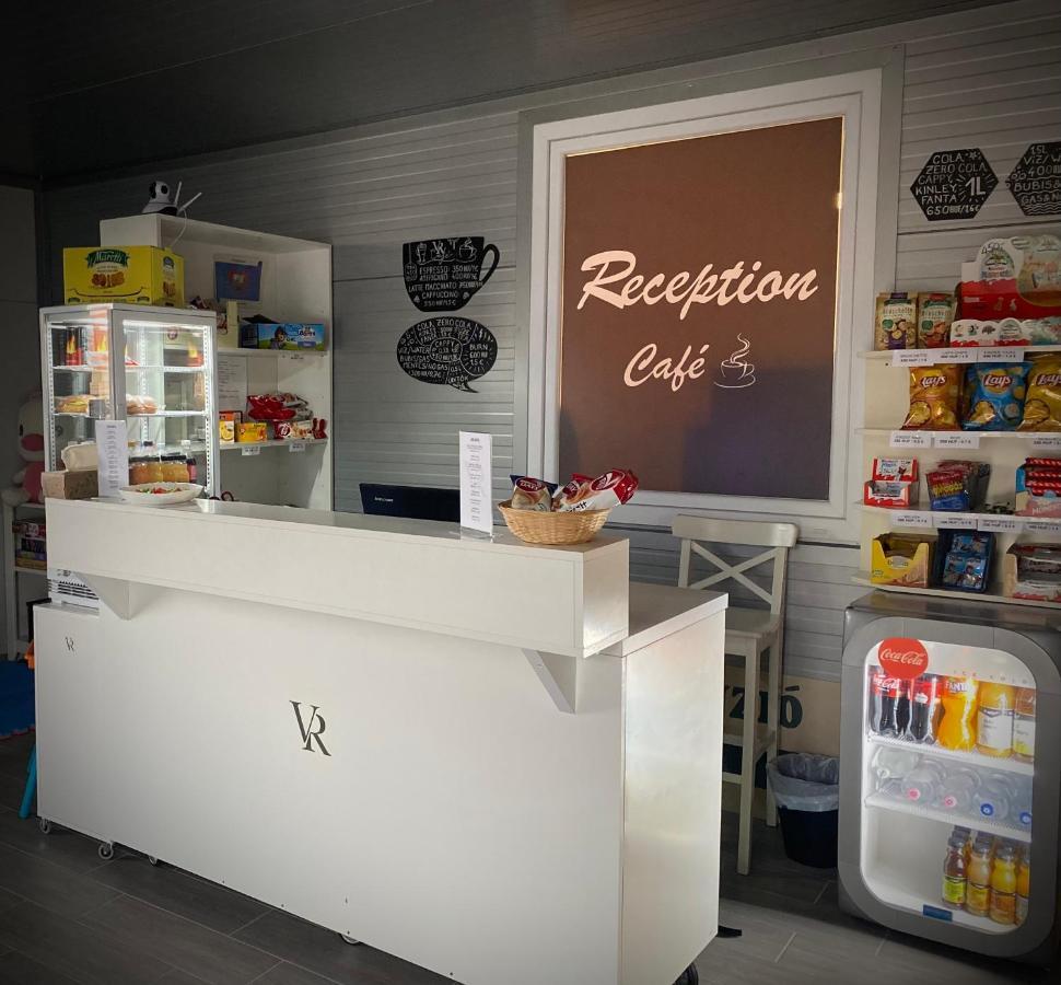 Vecsesi Rendezvenykoezpont Es Panzio Bed & Breakfast Dış mekan fotoğraf