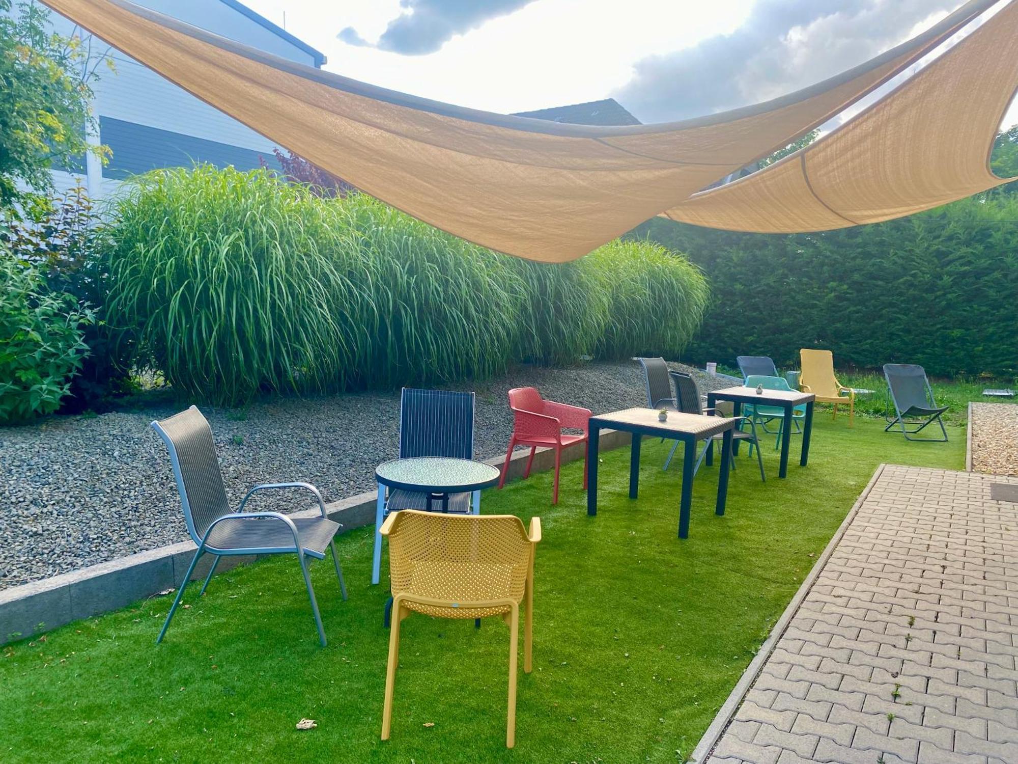 Vecsesi Rendezvenykoezpont Es Panzio Bed & Breakfast Dış mekan fotoğraf