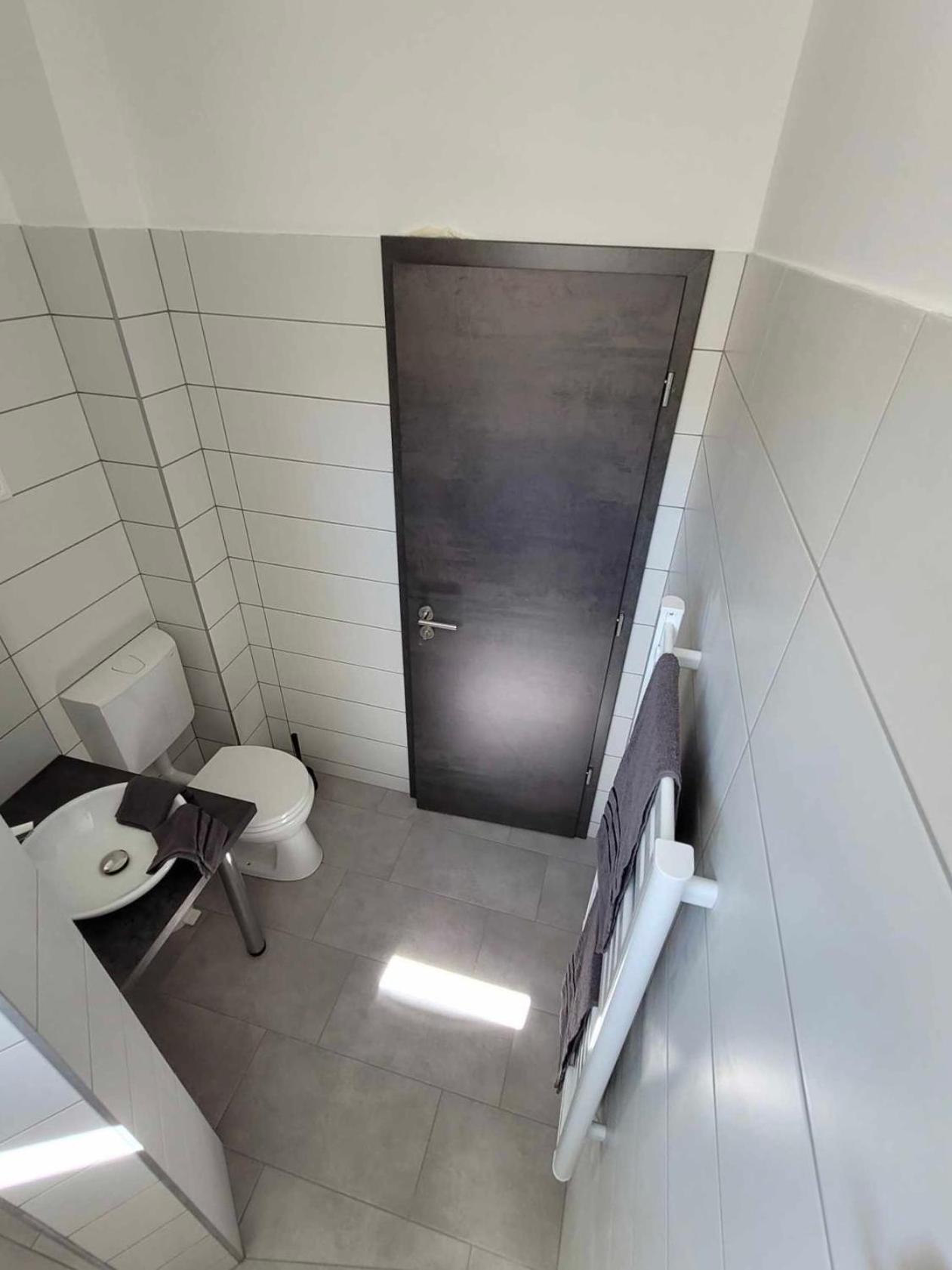 Vecsesi Rendezvenykoezpont Es Panzio Bed & Breakfast Dış mekan fotoğraf