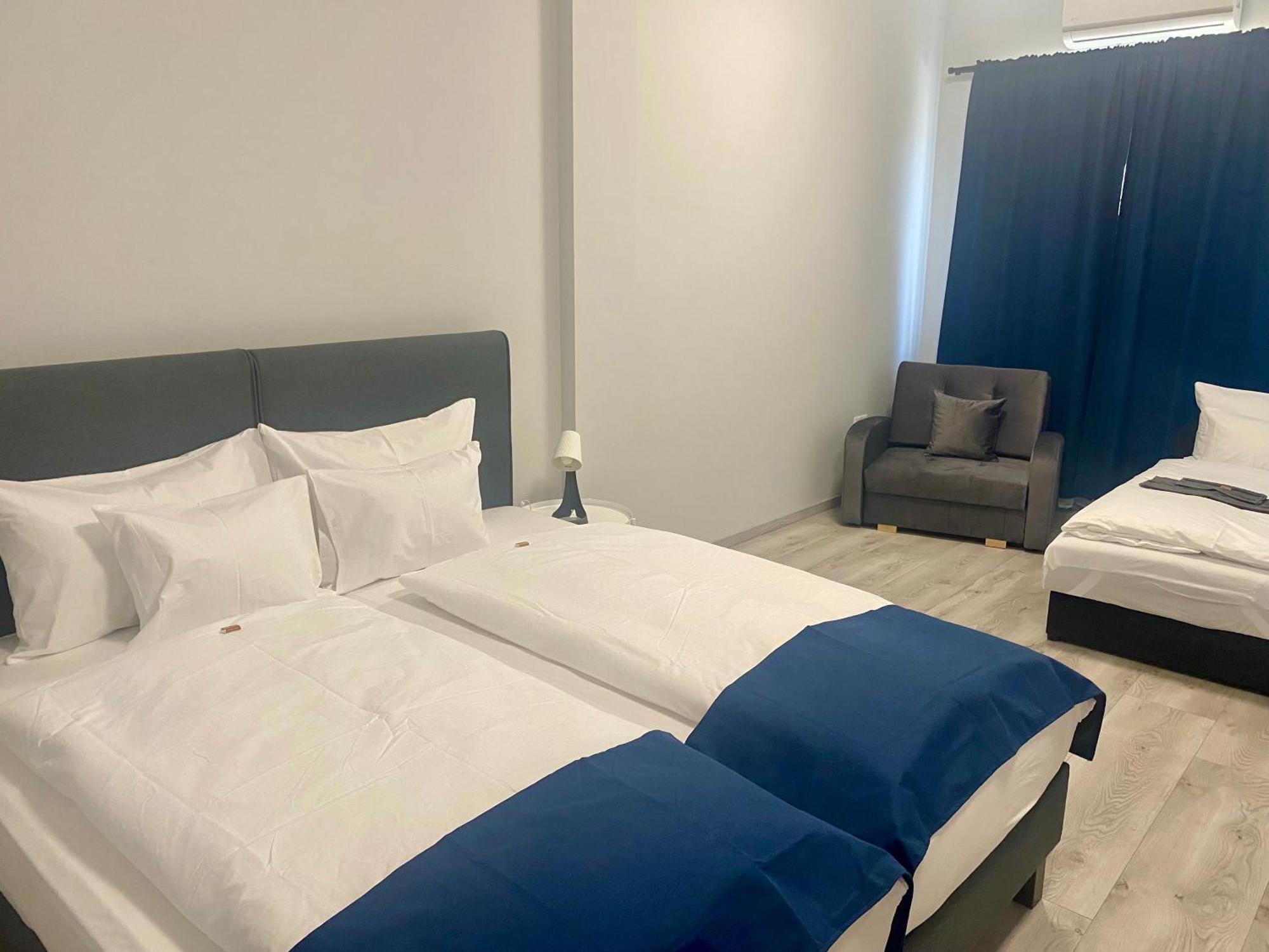 Vecsesi Rendezvenykoezpont Es Panzio Bed & Breakfast Dış mekan fotoğraf