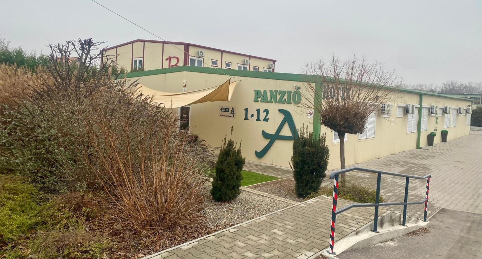 Vecsesi Rendezvenykoezpont Es Panzio Bed & Breakfast Dış mekan fotoğraf