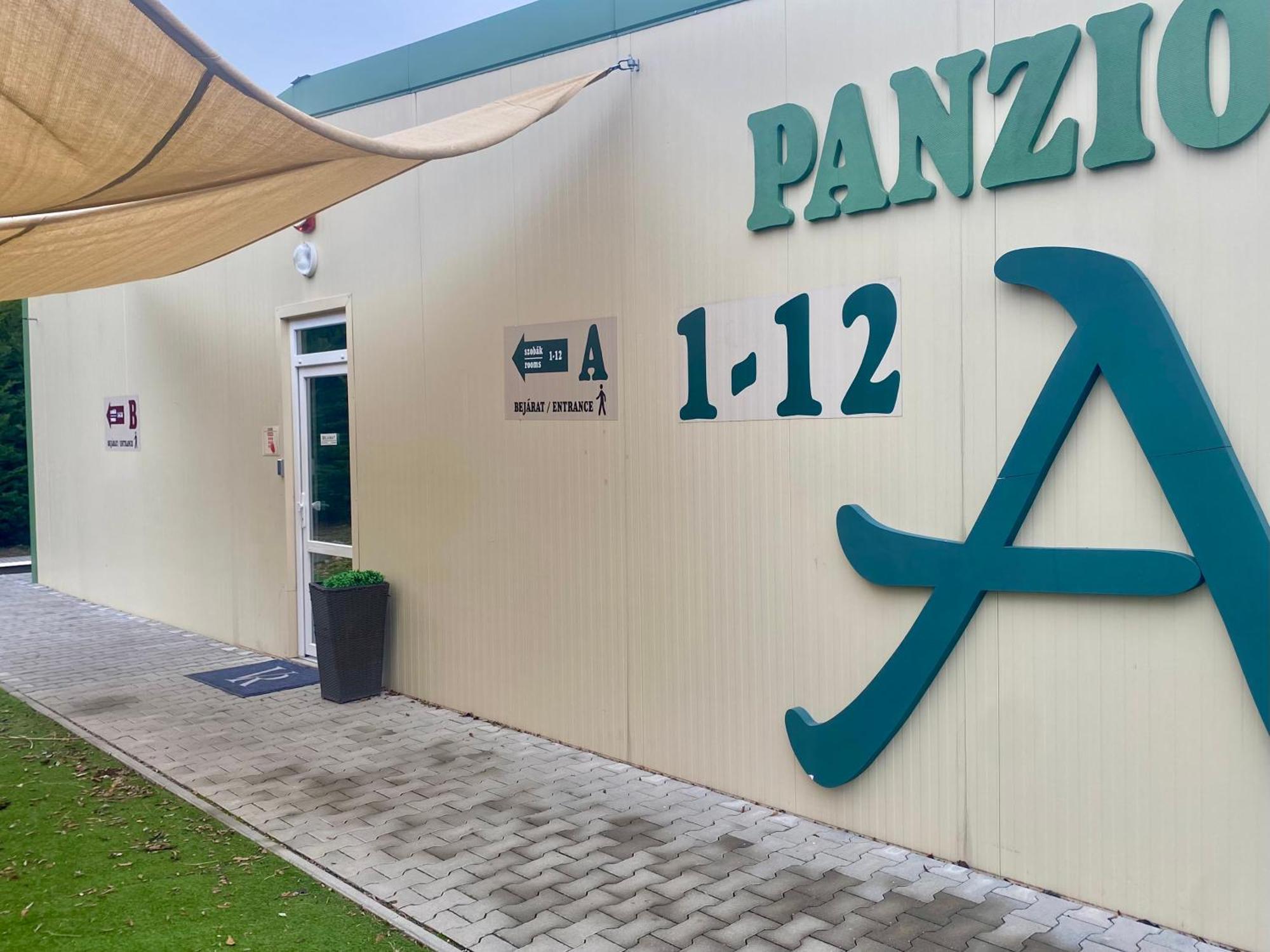 Vecsesi Rendezvenykoezpont Es Panzio Bed & Breakfast Dış mekan fotoğraf