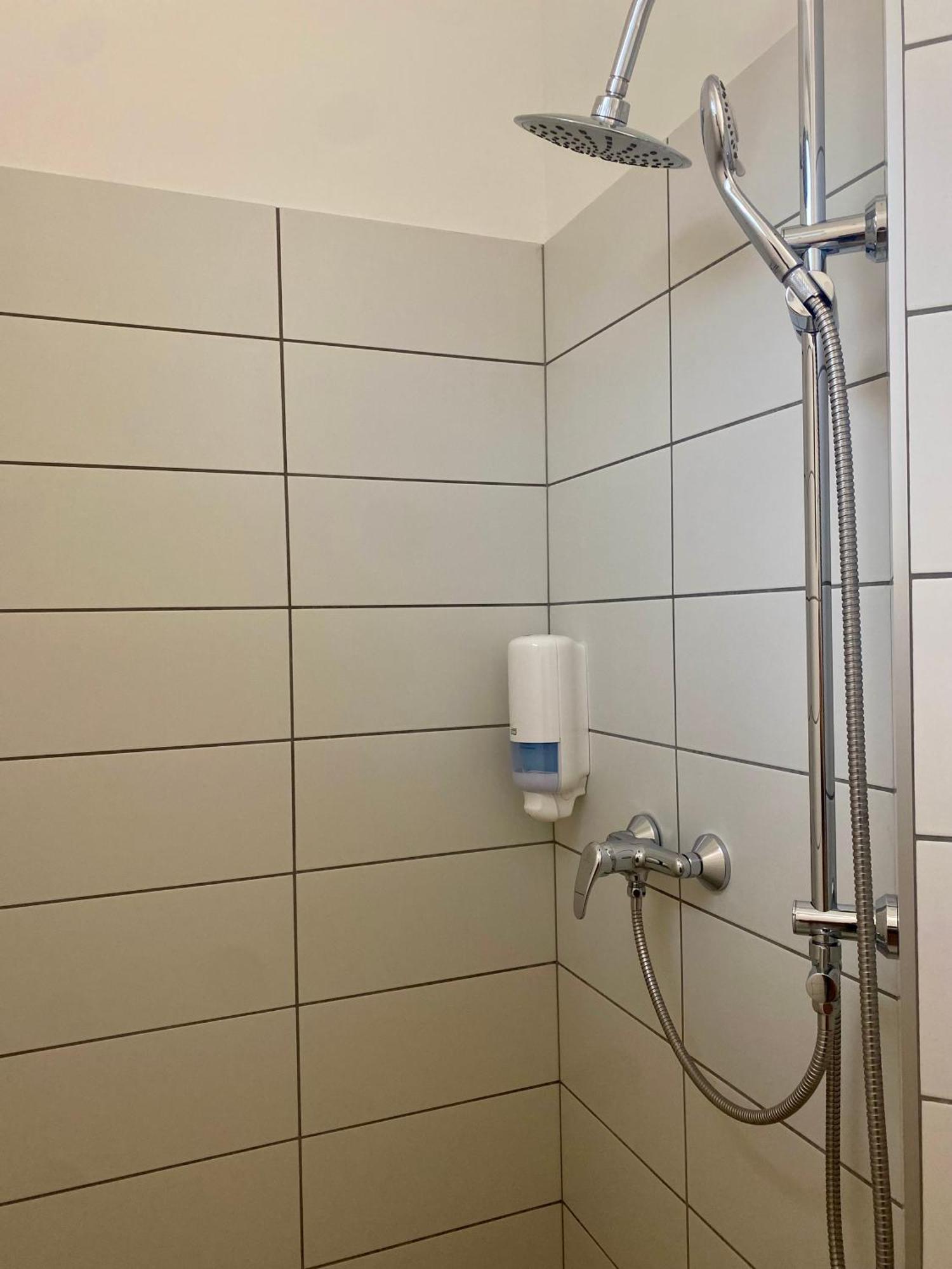 Vecsesi Rendezvenykoezpont Es Panzio Bed & Breakfast Dış mekan fotoğraf