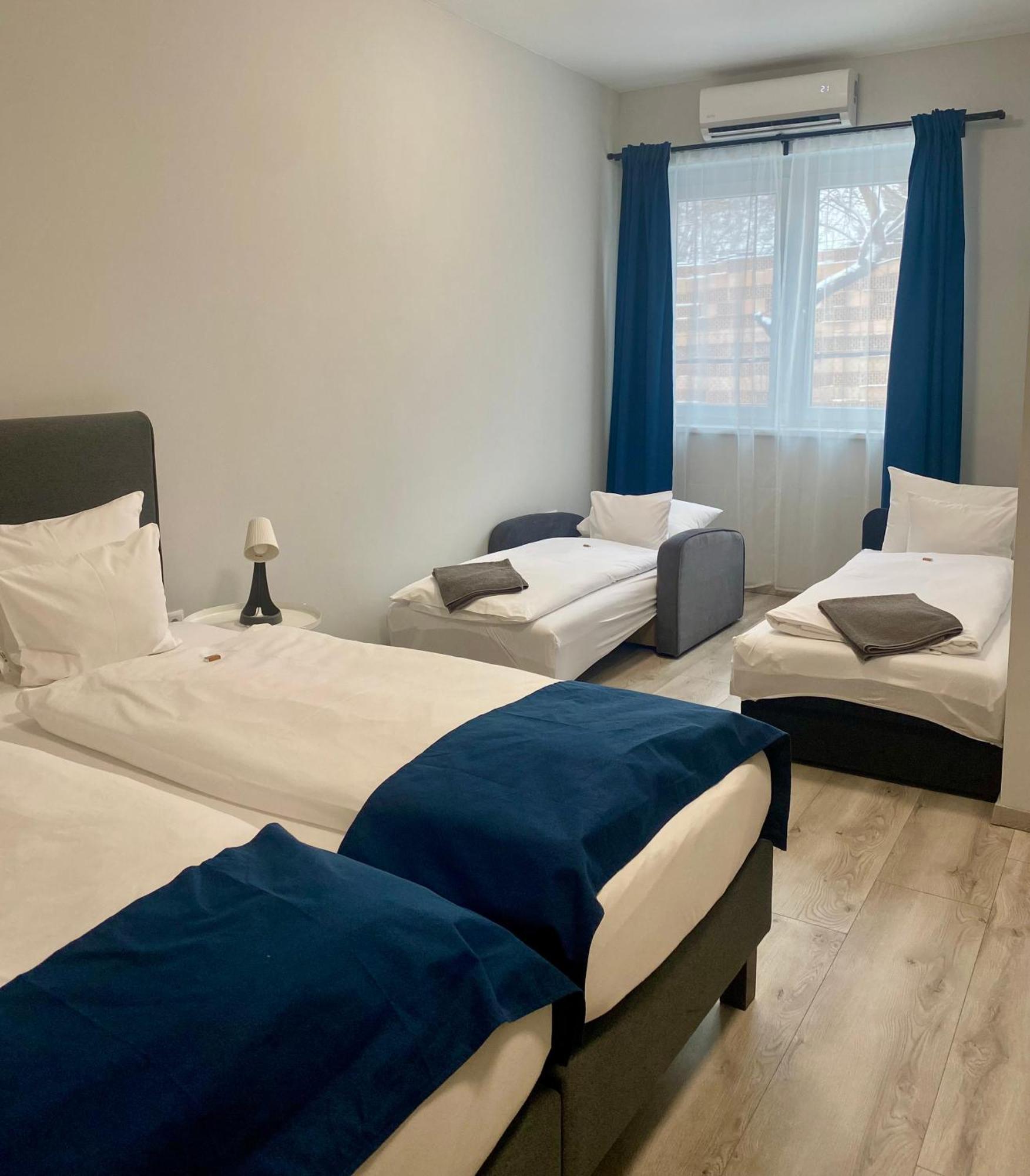 Vecsesi Rendezvenykoezpont Es Panzio Bed & Breakfast Dış mekan fotoğraf